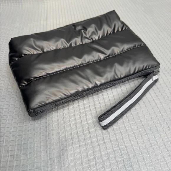 Elegant Metallic Gray Puffer bag Wristlet - Picture 3 of 4